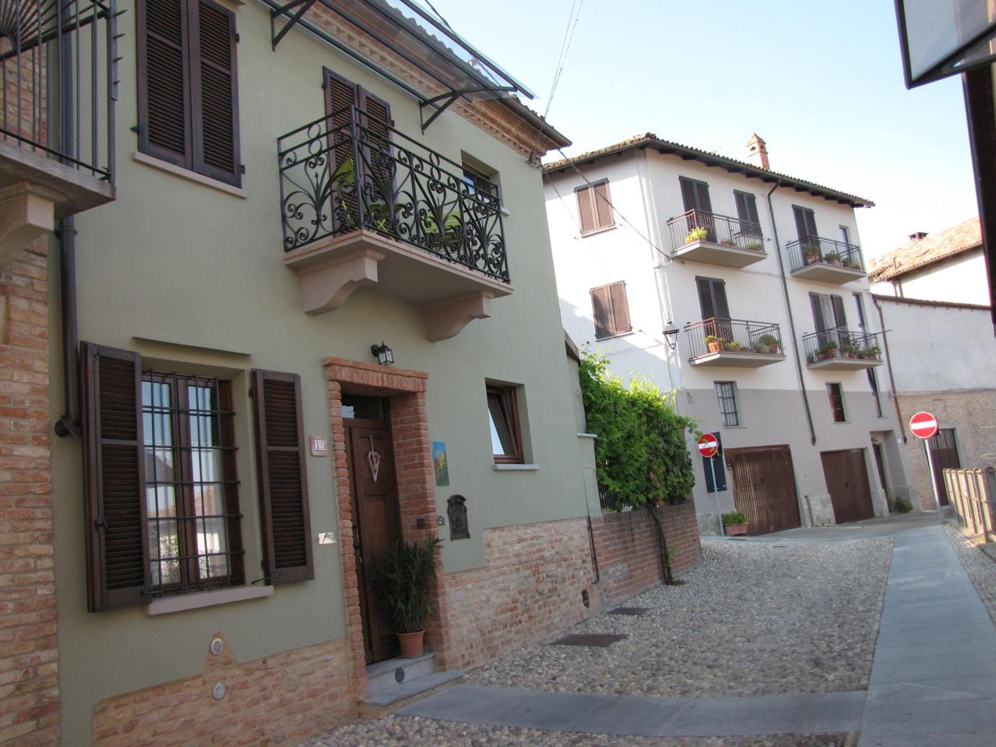Alla Torre - Nel Cuore Del Borgo Storico Castagnole delle Lanze Exterior foto
